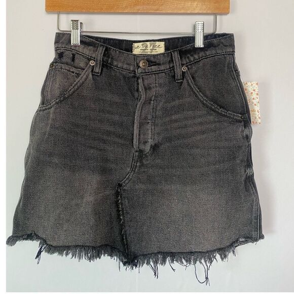 NWT FREE PEOPLE Faded Black Brea Cut Off High Rise Frayed Denim Mini Skirt - Picture 9 of 9